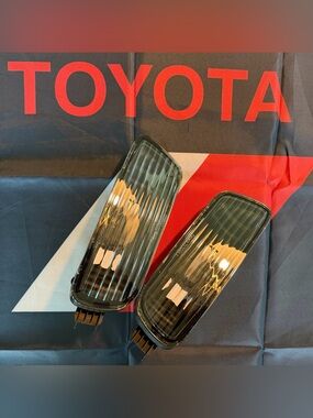 Blinker Lights Smoke Lens Lower for (2001-2004) Toyota Tacoma (NEW)